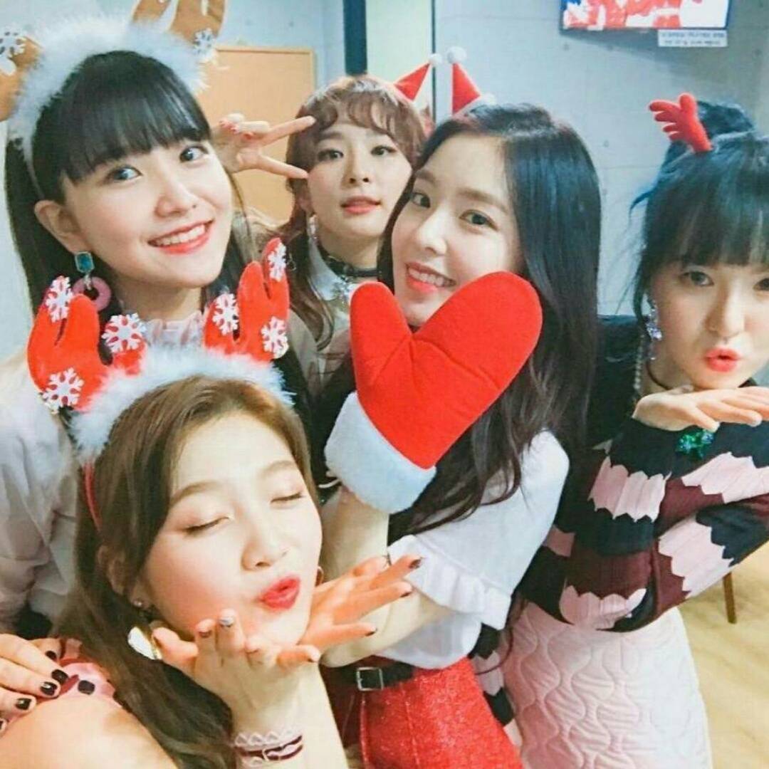 Rookie Cover RedVelvet