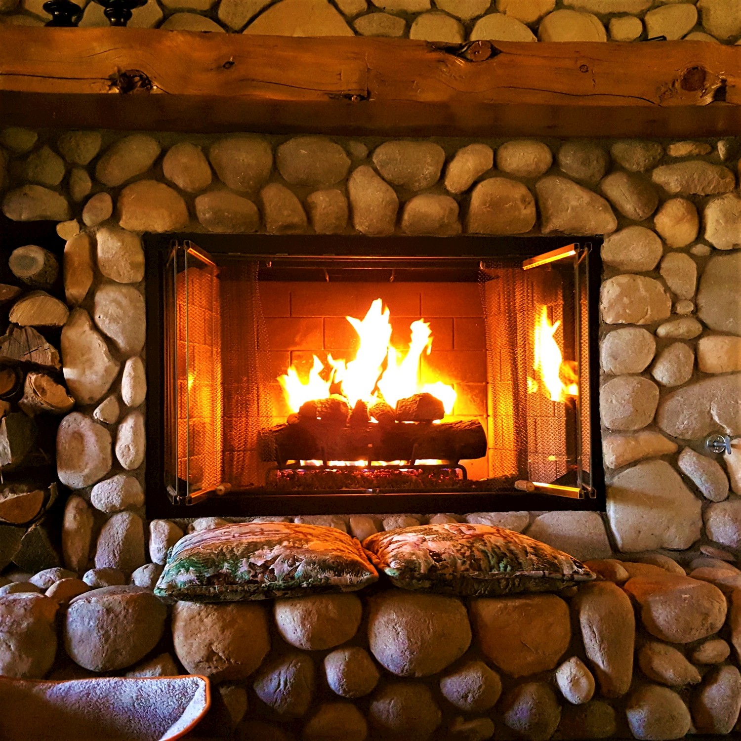 Crackling Fireplace